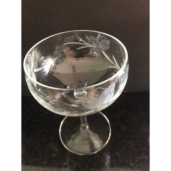 1960's Total Of 5 Available Etched Clear Crystal Champagne Stems Made in Romania - Picture 4 of 6